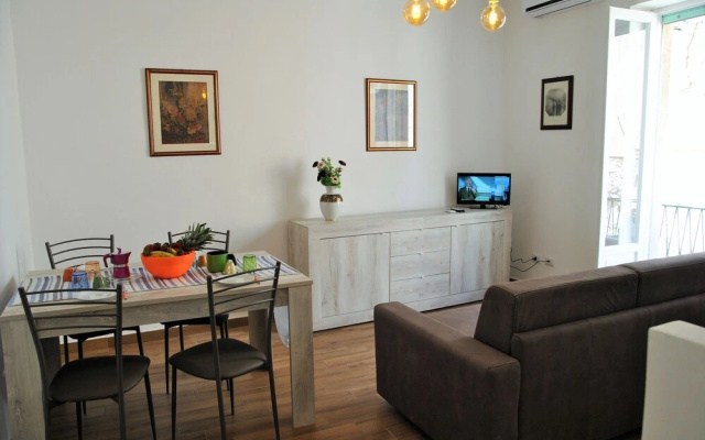 Happiness House two Steps Away to the Beach of Gaeta