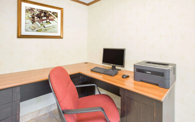 Days Inn & Suites by Wyndham Port Huron