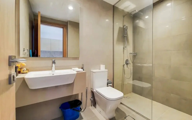 GreenFuture - High-Rise Sleek Studio With Panoramic City Views