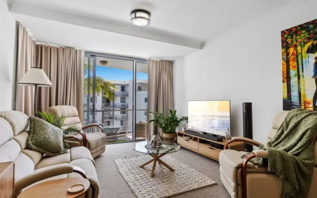 Swell Apartments - by Burleigh Letting