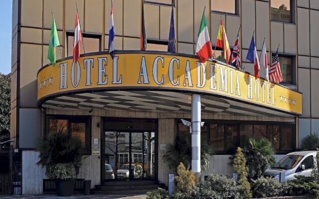 Отель Accademia Италия, Милан - отзывы, цены и фото номеров - забронировать отель Accademia онлайн вид на фасад