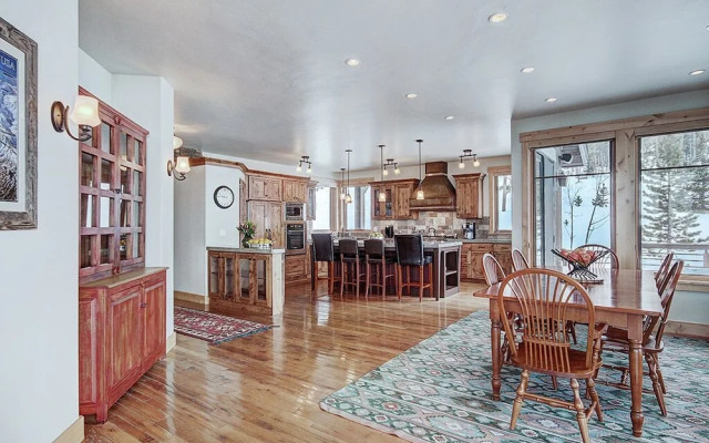 Gold Run Getaway 5 Bedroom Home by RedAwning