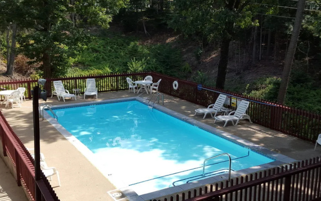 Ozarka Lodge