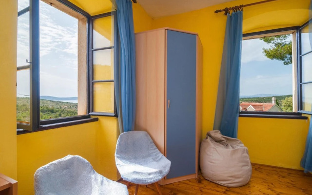 Amazing Home in Bobovisca With 3 Bedrooms, Wifi and Outdoor Swimming Pool