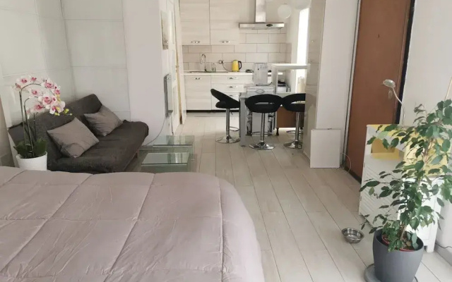 Apartment - Sleeps 2 - Parking - 5min To La Frasca
