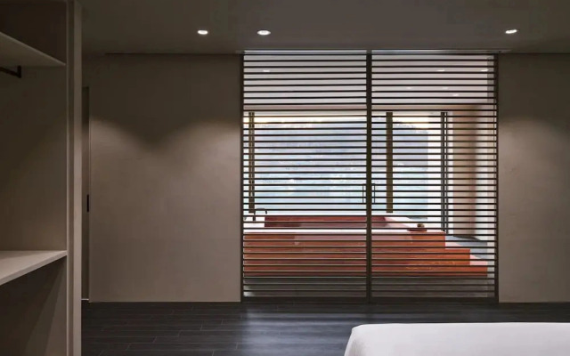 Hlow Busan Hotel