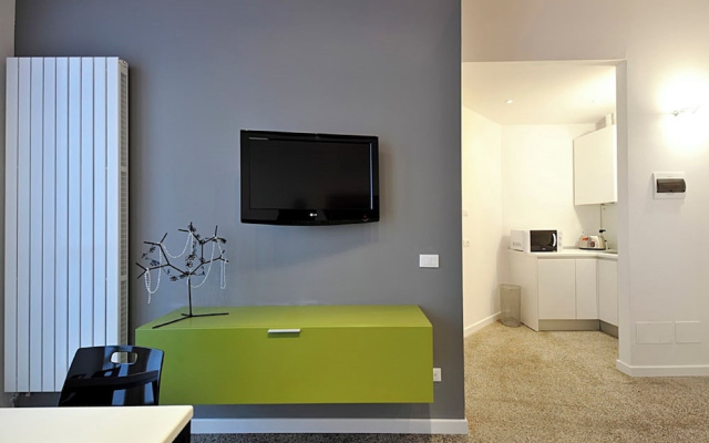 San Polo Apartment with Balcony