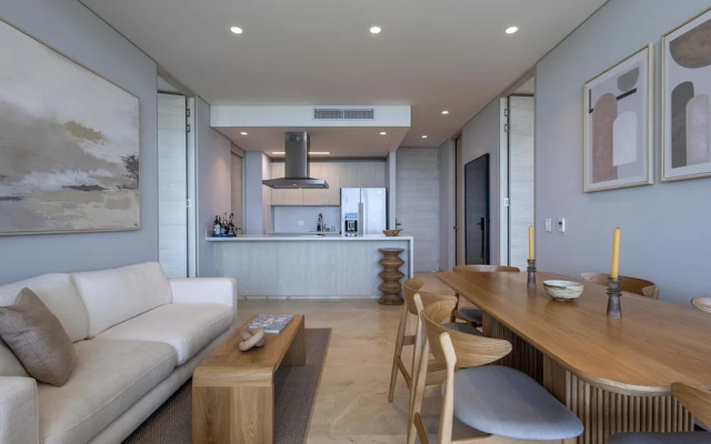 Luxe 2-br Ocean-view Apartment With Pool Gym Spa