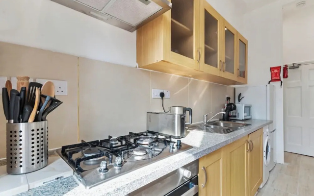 City Apartment - Sleeps 4 & Free Parking