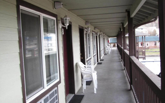 Cascade Inn