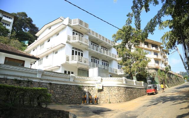 Отель Castelo Kandy Канди вид на фасад