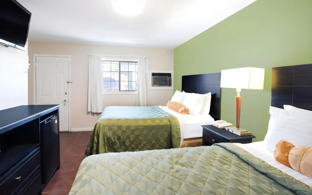 Executive Inn and Kitchenette Suites