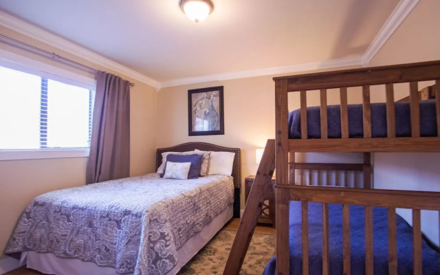 The Cozy Nest 2 Bedroom Condo