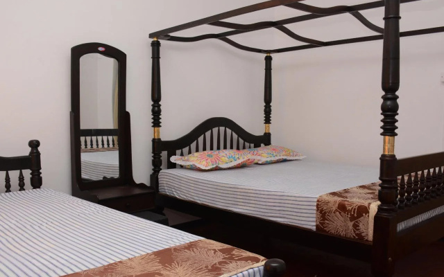 Galle Star Holet