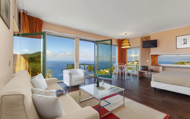Luxury villa with marvellous terrace overlooking the sea-VILLA LILIANA
