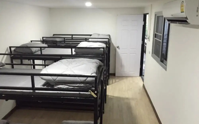KruDam Gym Hostel