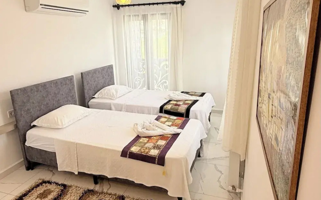 Villa-sleeps 8-parking-pool-bbq