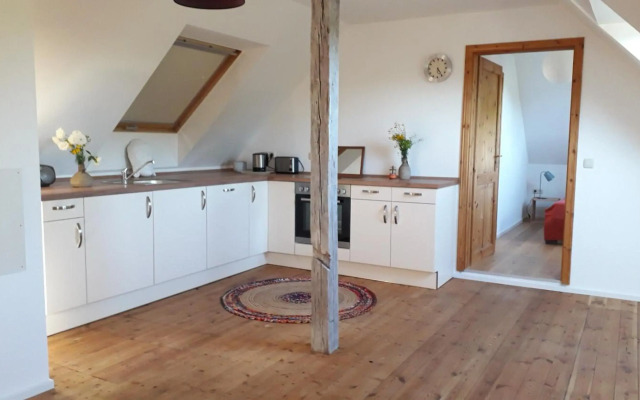 Zentrumsnahe Dachwohnung in grüner Oase