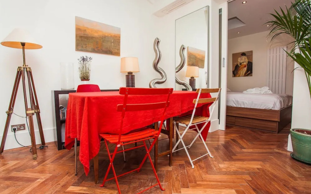 Stylish 3 Bed Apartment Next to Hyde Park