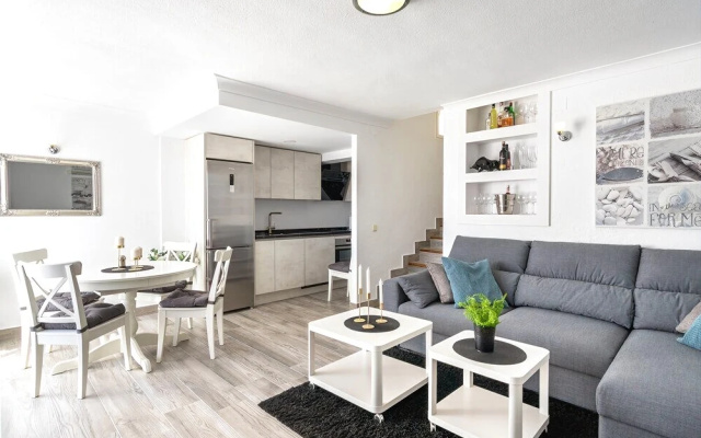 Stunning 2BR Apartment near the Beach Ref 54