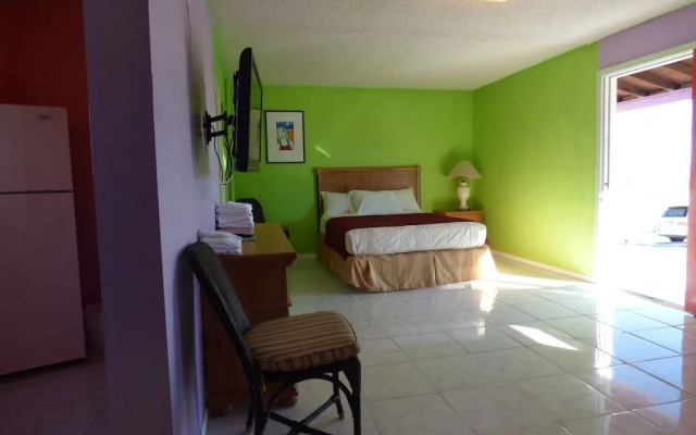 9 Palms Inn