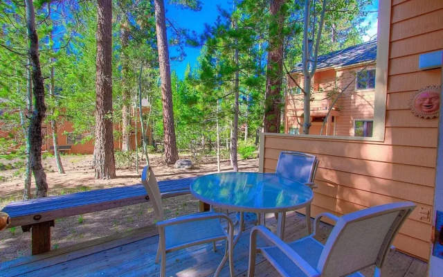 Delightful Mccloud 2 Bedroom Condo by RedAwning