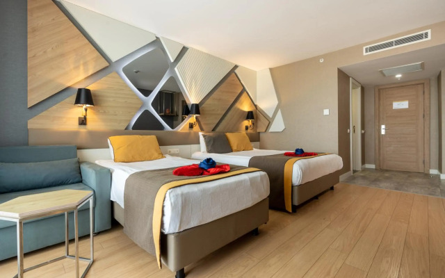 Saturn Palace Resort 