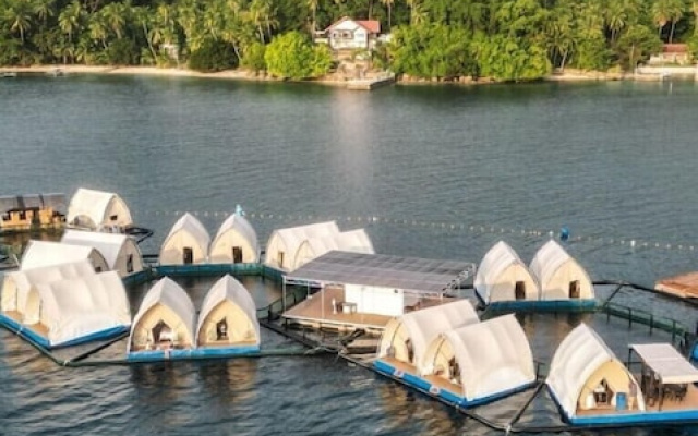 Floating Home in Reef Resort Unit 1