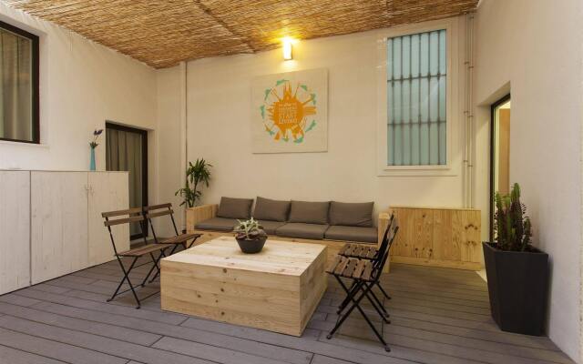Ramblas by Pillow Hostel - Adults only вид на фасад