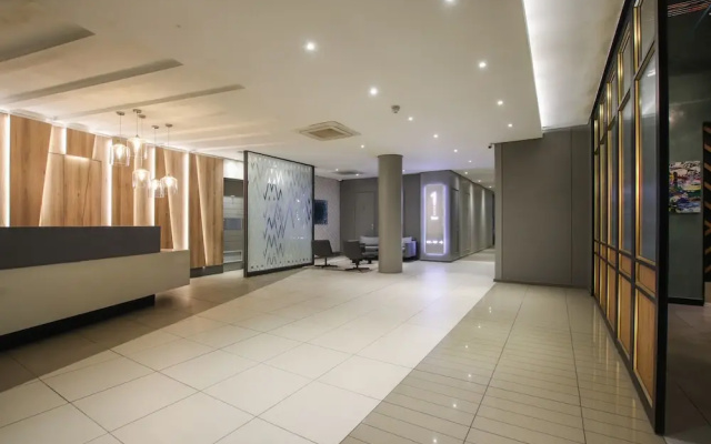 Sandton Smart Apartment Thirteen