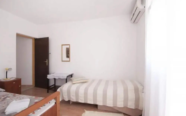 Apartments Mira -one Bedroom Apartment With Terrace and Sea View
