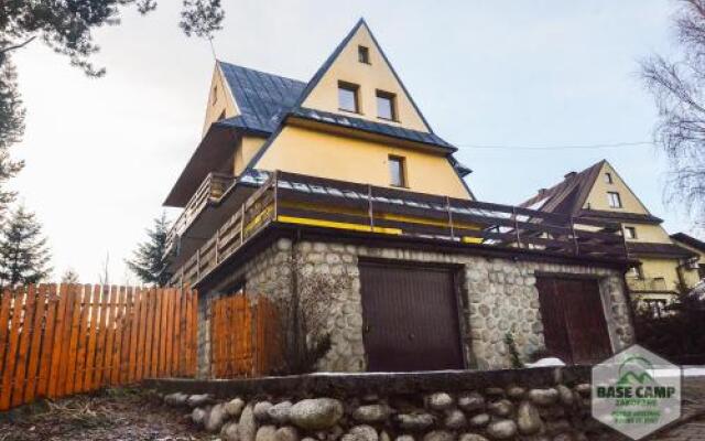 Отель Base Camp Zakopane Закопане вид на фасад