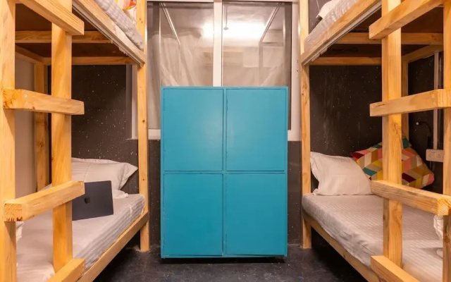 Locomo Hostel Mini - 9 mins from airport