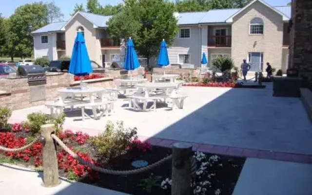 Put-in-Bay Poolview Condo #4