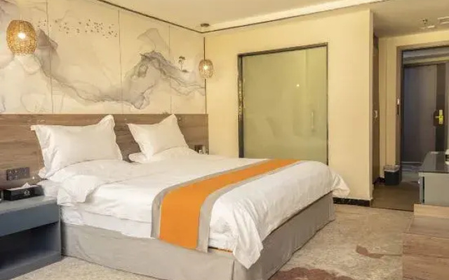 Yilong Anyue Hotel (Longhua Metro Station Yicheng Center）