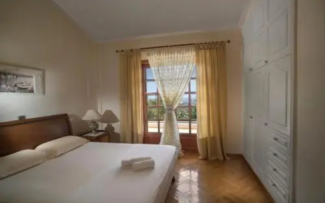 Villa Corina near the Airport