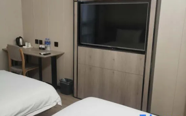 Meet Maple Hotel