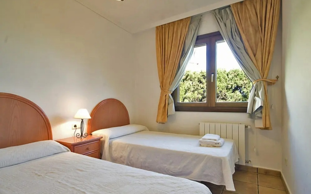 Villa - 6 Bedrooms with Pool and WiFi - 104983