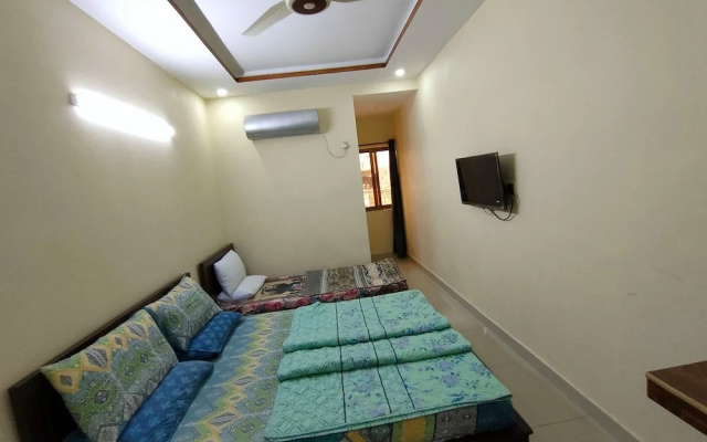 The Mall Luxury Guest House