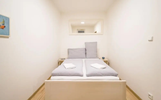 Vesna Convenient Apartment by CHORS