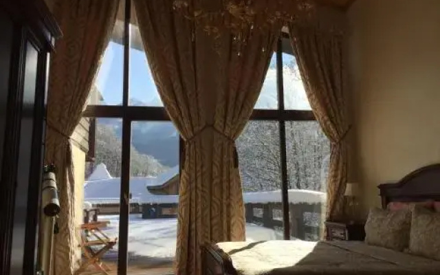 Chalet Mobius