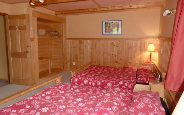 Alexa Chalets - Timber Inn & Restaurant