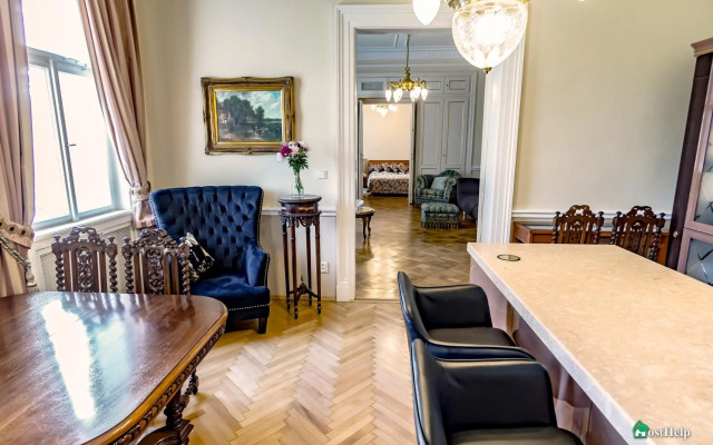 Luxury location, garden and terrace. City Center