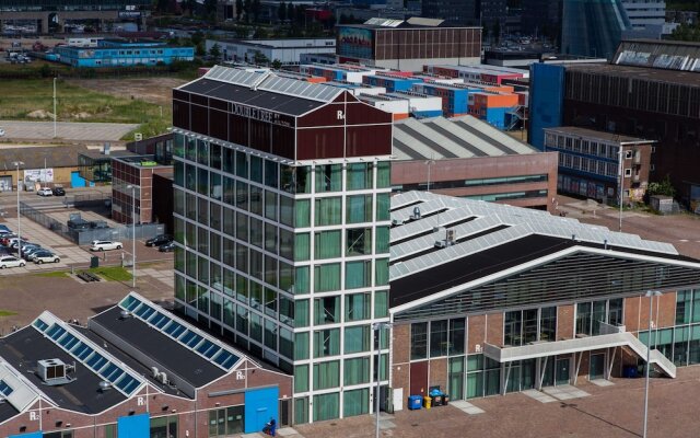 DoubleTree by Hilton Hotel Amsterdam - NDSM Wharf вид на фасад
