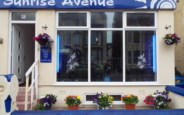 Sunrise Avenue Hotel вид на фасад