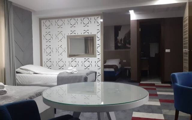 Spacious Serviced Apartment - Free Parking - Breakfast 2