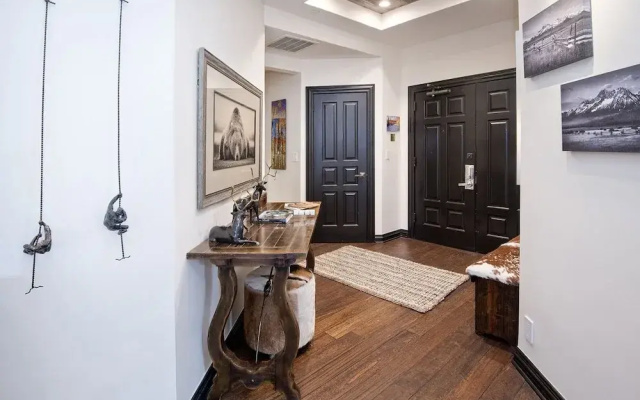 26 Avondale Lane. 3 Bedroom Condo by RedAwning