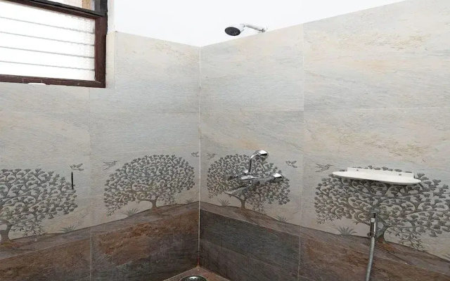 OYO 9777 Home Duplex Studio Airport Road