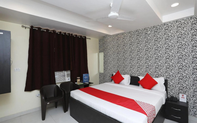OYO Flagship 22697 Richa Grand Inn