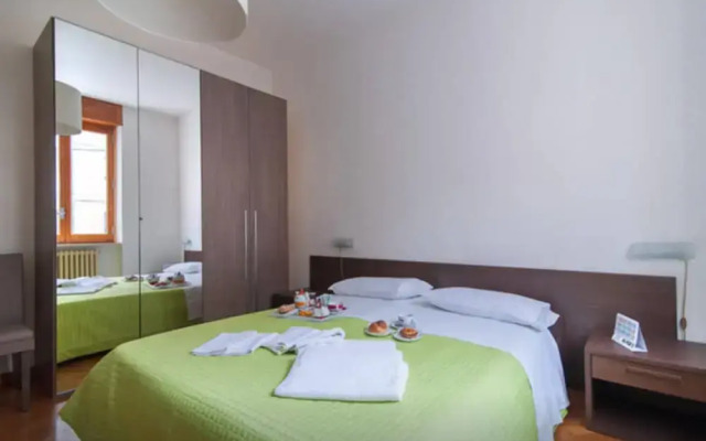 Cream & Caramel bed